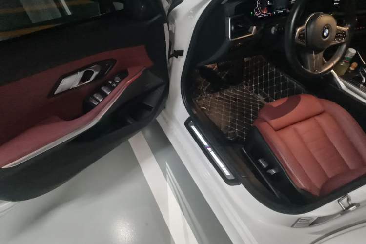 Used BMW 3 Series 2021 325i M Sport Night Edition package Driver Seat