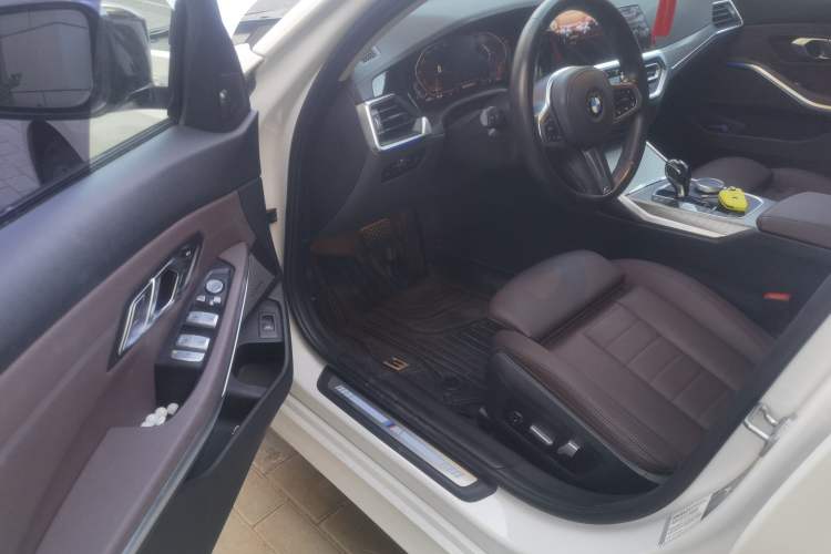 Used BMW 3 Series 2021 325i M Sport Night Edition package Driver Seat