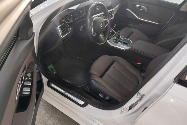 Used BMW 3 Series 2021 Restyled 325i M Sport Night Edition Package Driver Seat