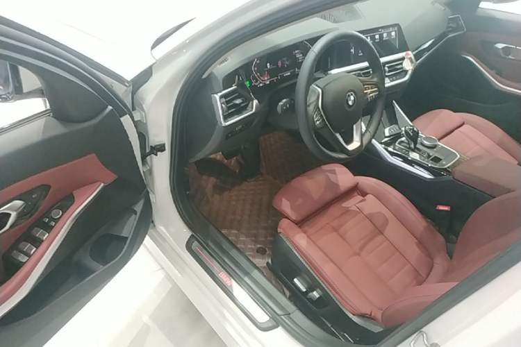 Used BMW 3 Series 2021 320i Sport Package Driver Seat