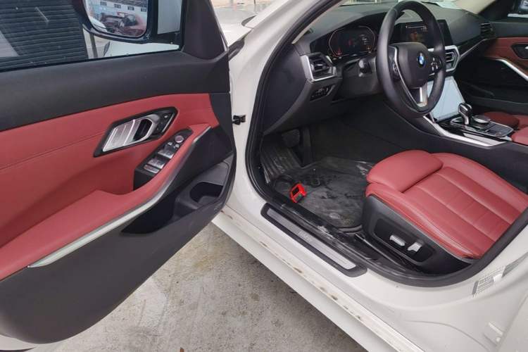 Used BMW 3 Series 2021 Restyled 320i Sport Package Driver Seat