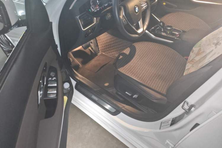 Used BMW 3 Series 2021 320i Sport Package Driver Seat