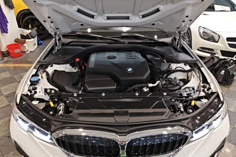 Used BMW 3 Series 2021 Second Facelift 320Li M Sport Package Engine Bay