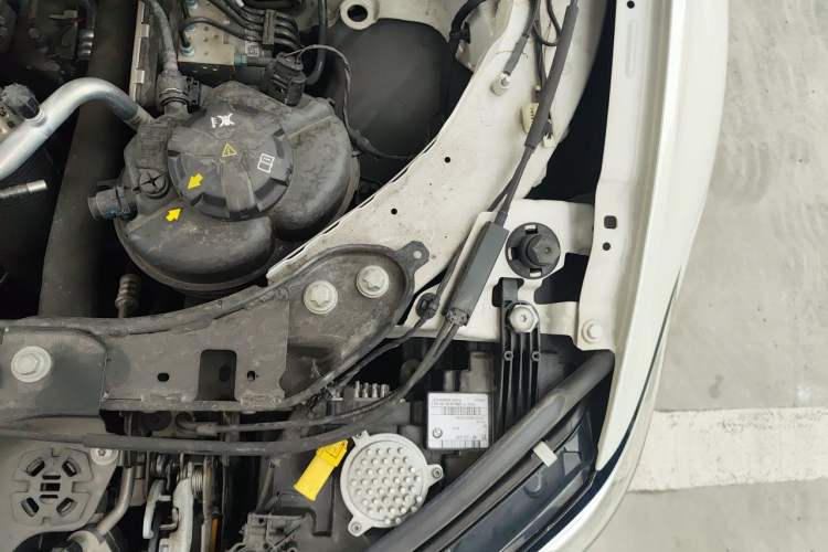Used BMW 3 Series 2021 Second Facelift 320i Sport Package Engine Bay Left