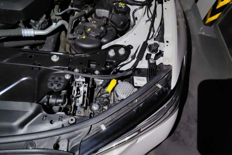Used BMW 3 Series 2021 325Li M Sport Shadowline Package Engine Bay Left
