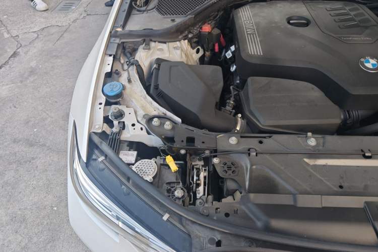 Used BMW 3 Series 2021 320i Sport Package Engine Bay Right