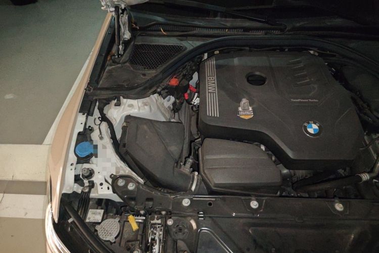 Used BMW 3 Series 2021 320i Sport Package Engine Bay Right