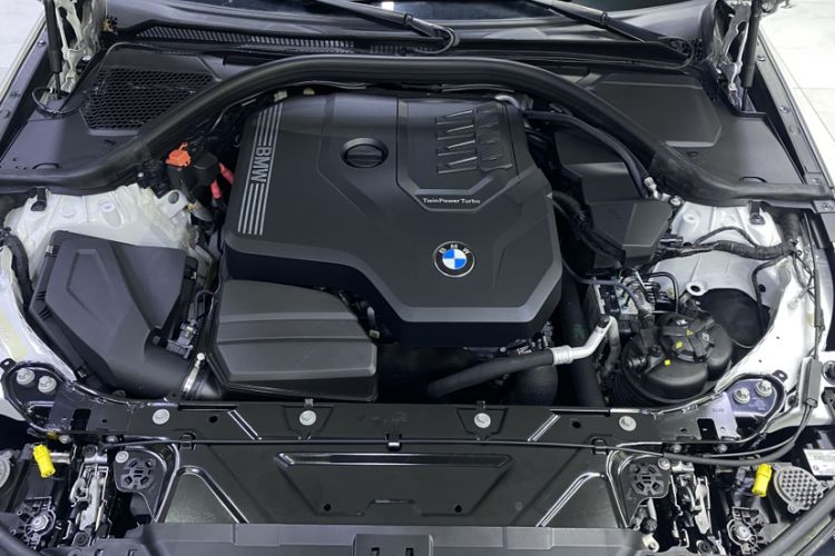 Used BMW 3 Series 2021 Second Facelift 320Li M Sport Package Engine Bay