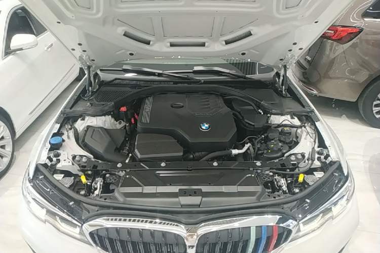 Used BMW 3 Series 2021 320i Sport Package Engine Bay