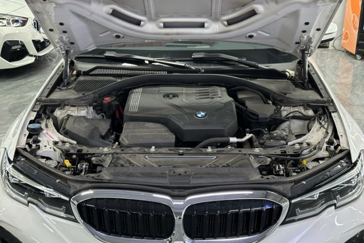 Used BMW 3 Series 2021 Second Facelift 325i M Sport Package Exterior 10