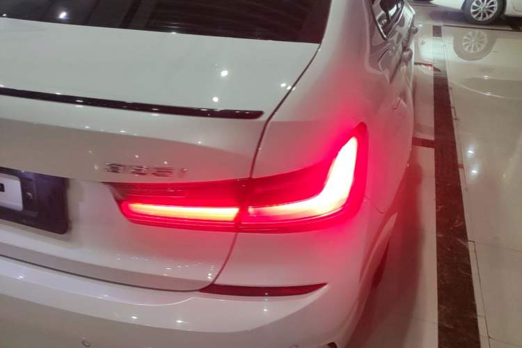 Used BMW 3 Series 2021 325i M Sport Night Edition package Exterior 3