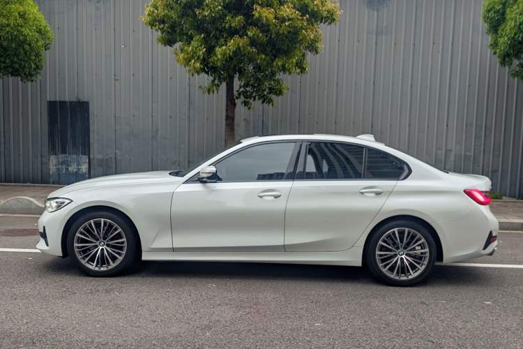 Used BMW 3 Series 2021 Second Facelift 320i Sport Package Exterior 3
