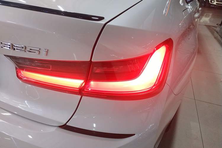 Used BMW 3 Series 2021 Restyled 325i M Sport Night Edition Package Exterior 3