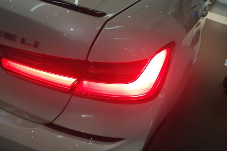 Used BMW 3 Series 2021 Facelifted 325Li M Sport Night Edition Package Exterior 3