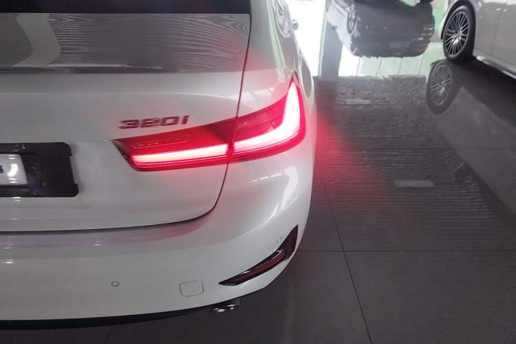 Used BMW 3 Series 2021 320i Sport Package Exterior 3