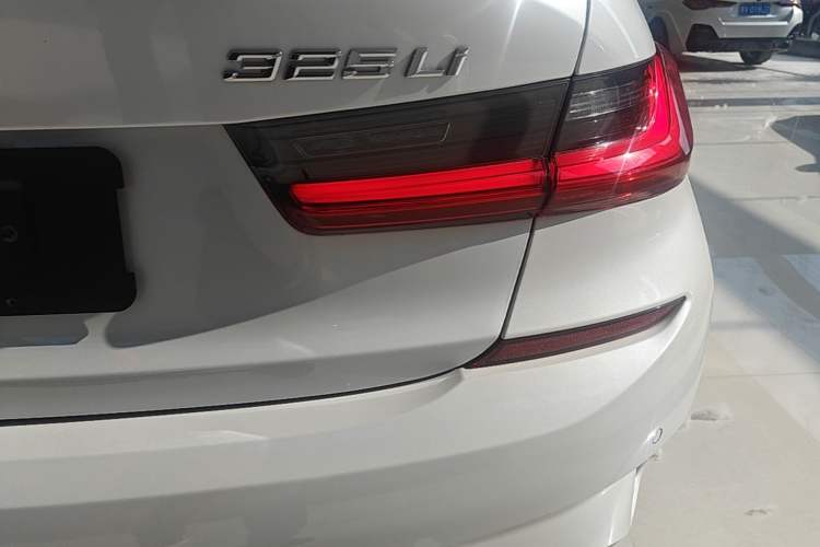 Used BMW 3 Series 2021 Second Facelift 325Li M Sport Package Exterior 3