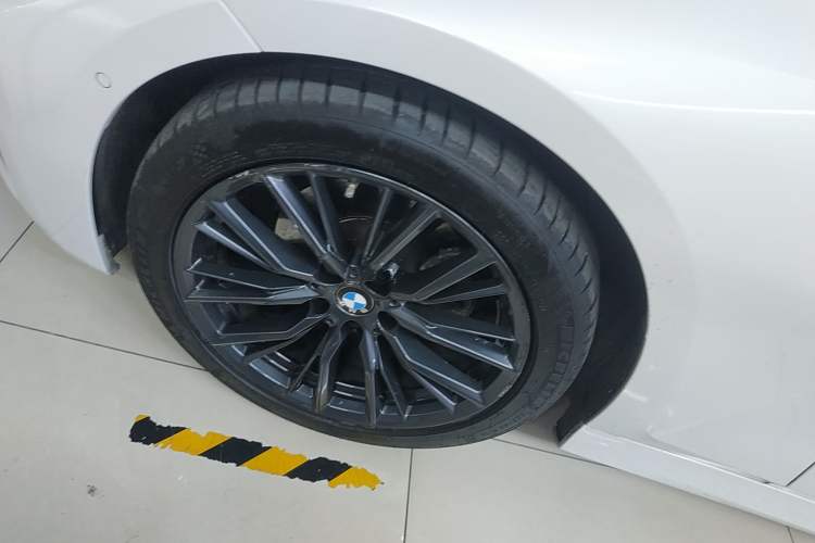 Used BMW 3 Series 2021 Restyled 325i M Sport Night Edition Package Exterior 4