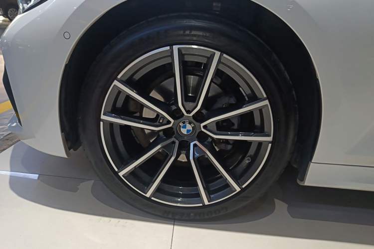 Used BMW 3 Series 2021 Facelifted 320Li M Sport Package Exterior 4