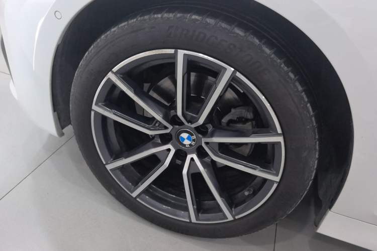 Used BMW 3 Series 2021 Second Facelift 325Li M Sport Package Exterior 4