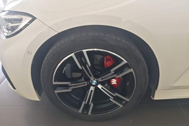 Used BMW 3 Series 2021 Second Facelift 325i M Sport Package Exterior 4