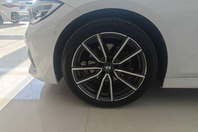 Used BMW 3 Series 2021 Second Facelift 325Li M Sport Package Exterior 4
