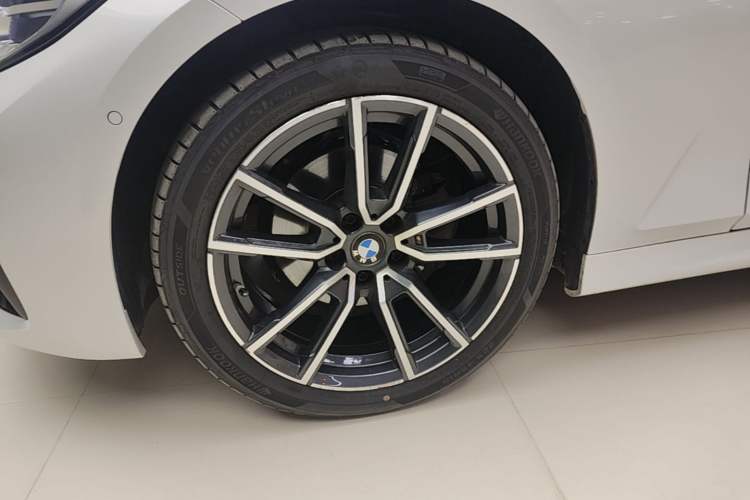 Used BMW 3 Series 2021 Restyled 325Li M Sport Package Exterior 4