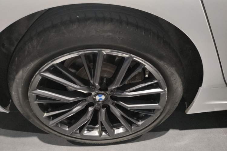 Used BMW 3 Series 2021 Second Facelift 325i M Sport Night Edition Package Exterior 5