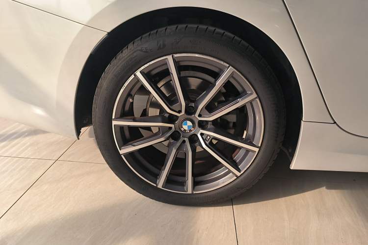 Used BMW 3 Series 2021 Restyled 325Li M Sport Package Exterior 5