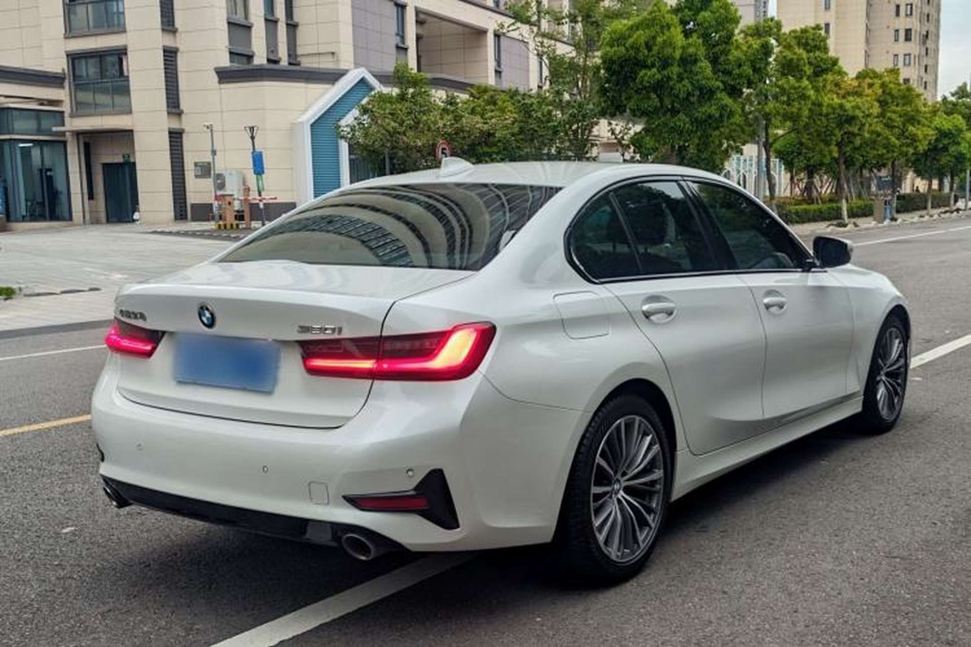 Used BMW 3 Series 2021 Second Facelift 320i Sport Package Exterior 6