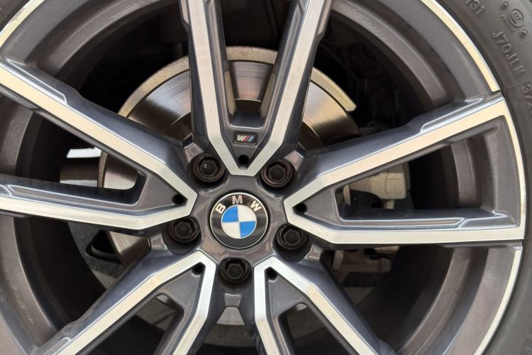 Used BMW 3 Series 2021 Second Facelift 325Li M Sport Package Exterior 9