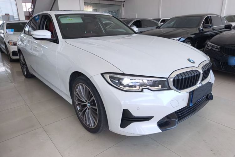Used BMW 3 Series 2021 320i Sport Package Front Right 45 Deg