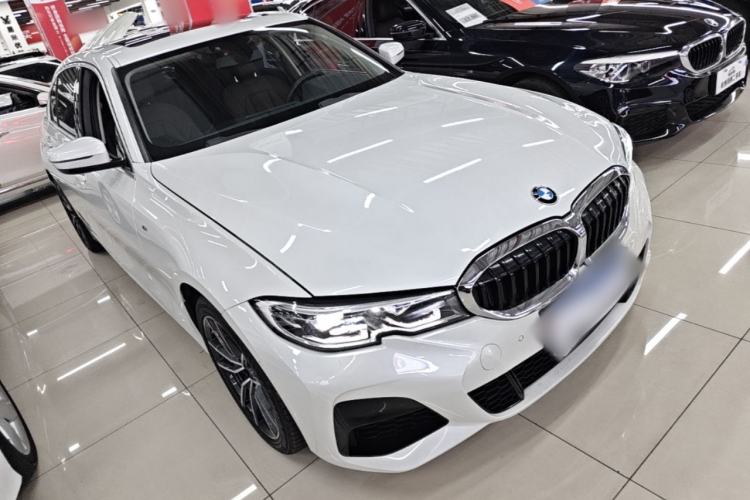 Used BMW 3 Series 2021 Second Facelift 320Li M Sport Package Front Right 45 Deg