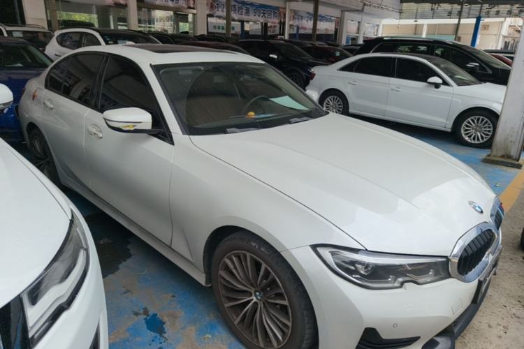 Used BMW 3 Series 2021 320i Sport Package Front Right 45 Deg