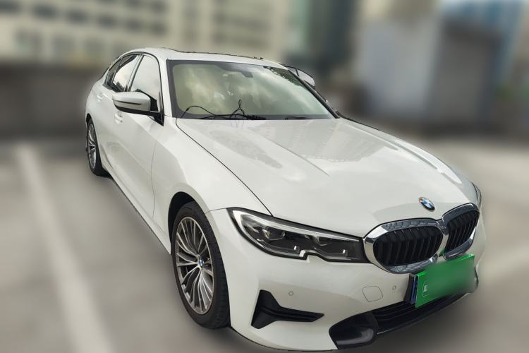 Used BMW 3 Series 2021 Second Facelift 320i Sport Package Front Right 45 Deg