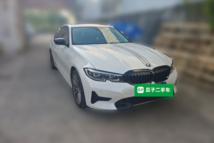 Used BMW 3 Series 2021 320i Sport Package Front Right 45 Deg