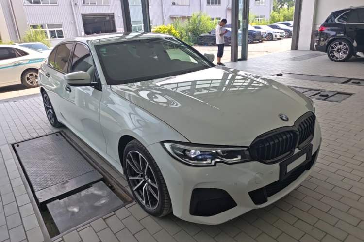 Used BMW 3 Series 2021 Second Facelift 325Li M Sport Package Front Right 45 Deg