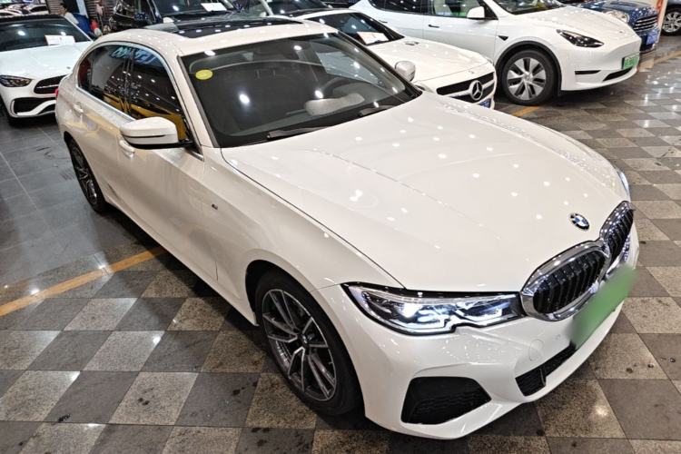Used BMW 3 Series 2021 Second Facelift 320Li M Sport Package Front Right 45 Deg
