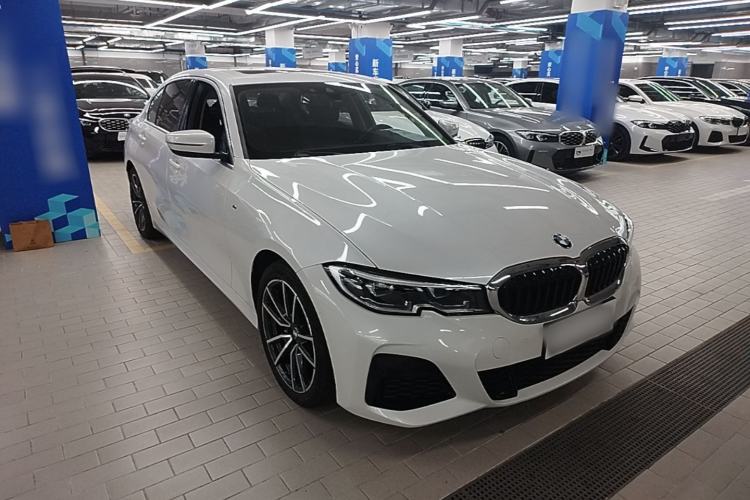 Used BMW 3 Series 2021 Second Facelift 325Li M Sport Package Front Right 45 Deg