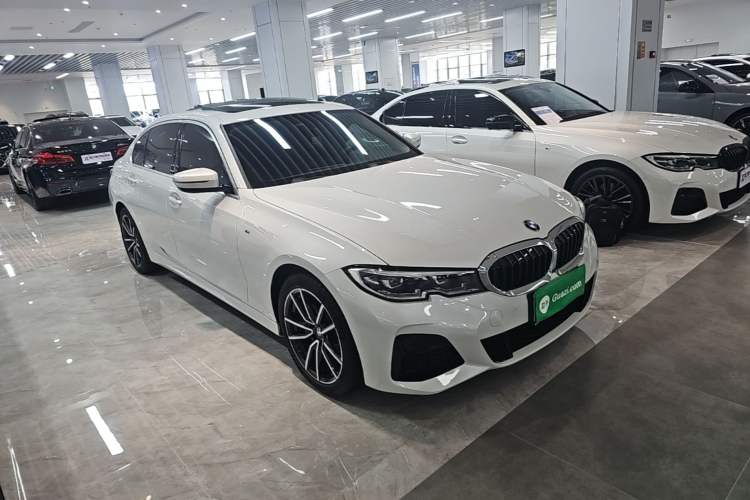 Used BMW 3 Series 2021 Facelifted 320Li M Sport Package Front Right 45 Deg