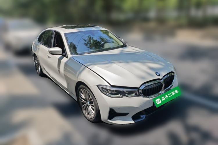 Used BMW 3 Series 2021 320i Sport Package Front Right 45 Deg