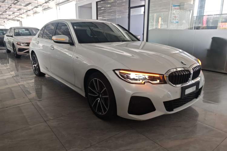 Used BMW 3 Series 2021 Facelifted 320Li M Sport Package Front Right 45 Deg