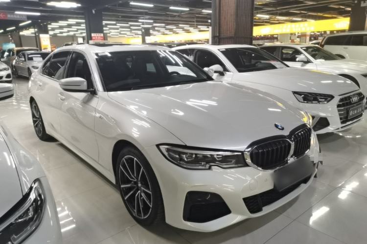 Used BMW 3 Series 2021 Second Facelift 320Li M Sport Package Front Right 45 Deg