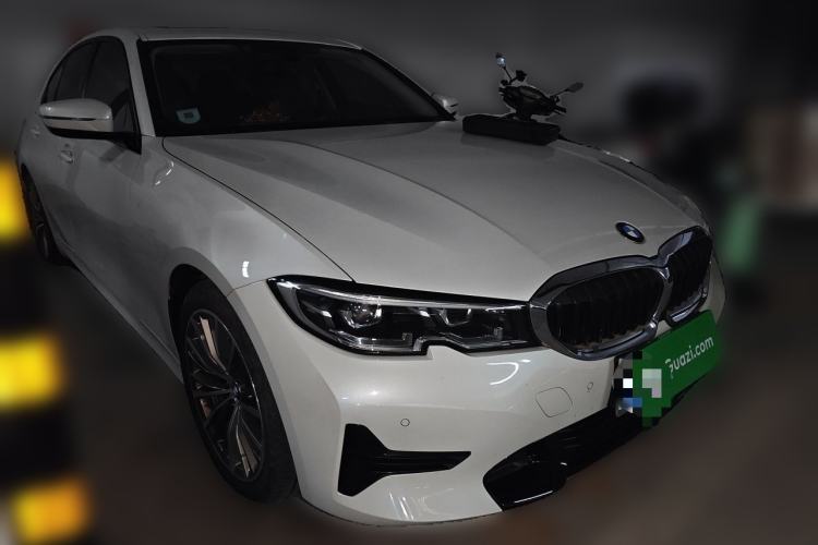 Used BMW 3 Series 2021 Restyled 320i Sport Package Front Right 45 Deg