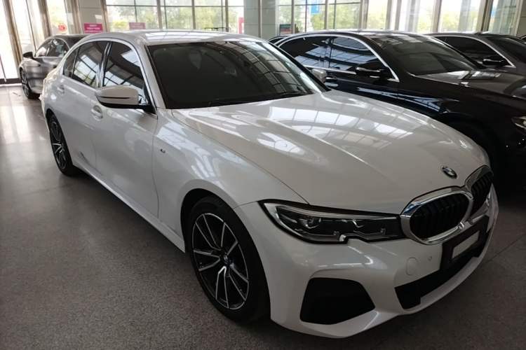 Used BMW 3 Series 2021 320Li M Sport Package Front Right 45 Deg