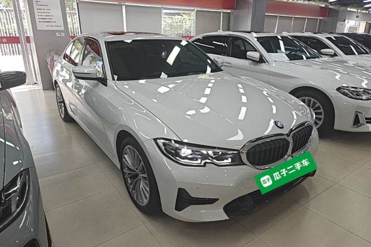 Used BMW 3 Series 2021 Second Facelift 320i Sport Package Front Right 45 Deg