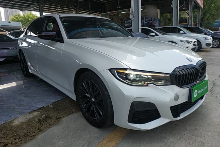 Used BMW 3 Series 2021 325i M Sport Night Edition package Front Right 45 Deg