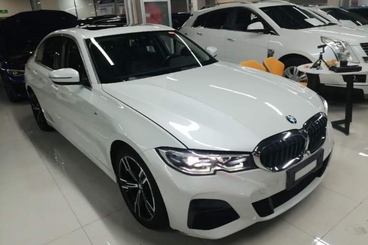 Used BMW 3 Series 2021 Second Facelift 325i M Sport Package Front Right 45 Deg