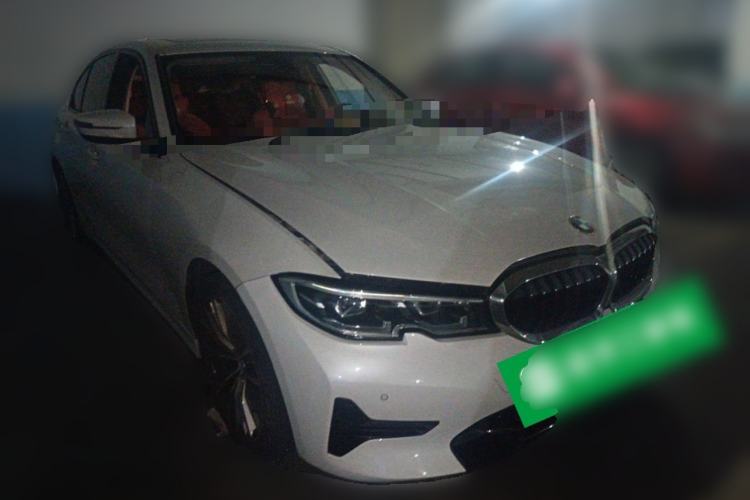 Used BMW 3 Series 2021 320i Sport Package Front Right 45 Deg