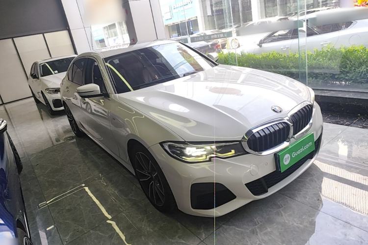 Used BMW 3 Series 2021 320Li M Sport Package Front Right 45 Deg