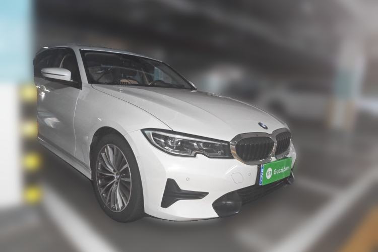 Used BMW 3 Series 2021 320i Sport Package Front Right 45 Deg